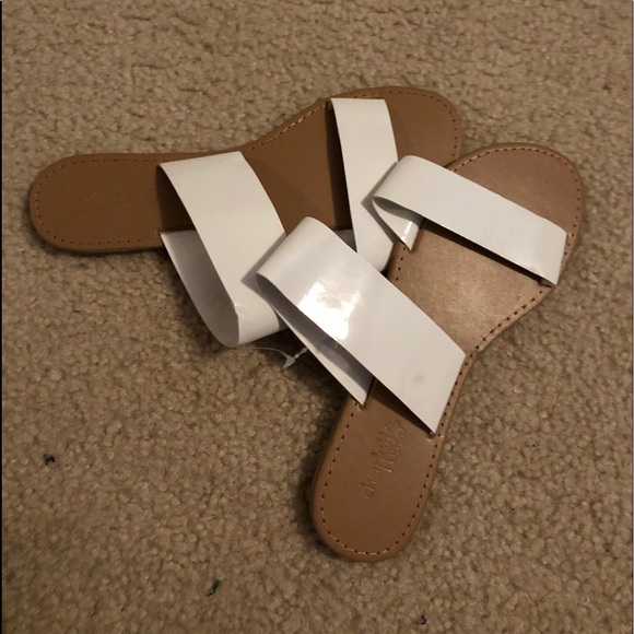Shoes - NWT white sandals